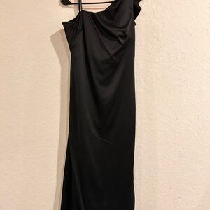 Elegant Black One-Shoulder Dress